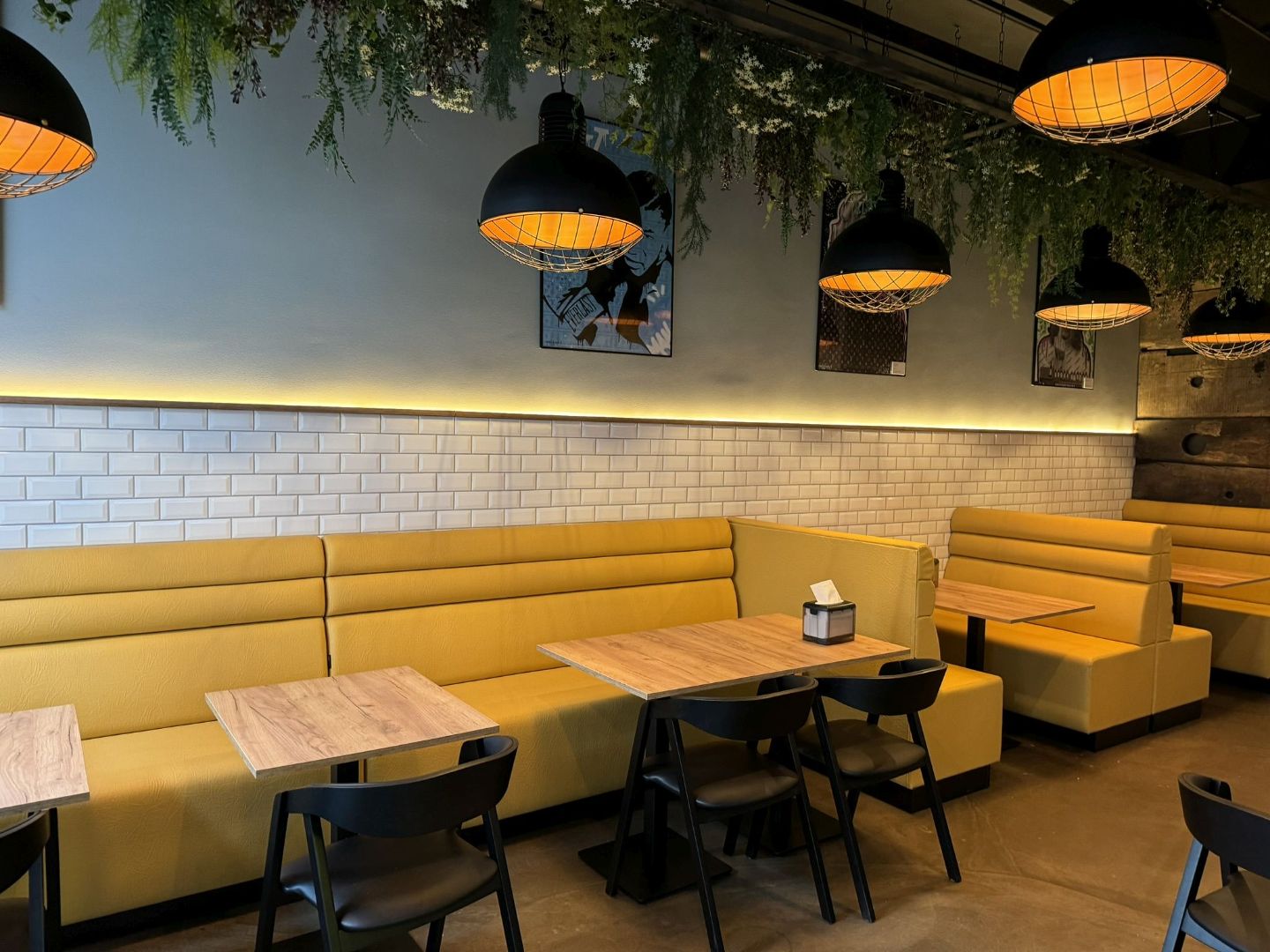 Restaurant benches made of easy-to-clean fabric