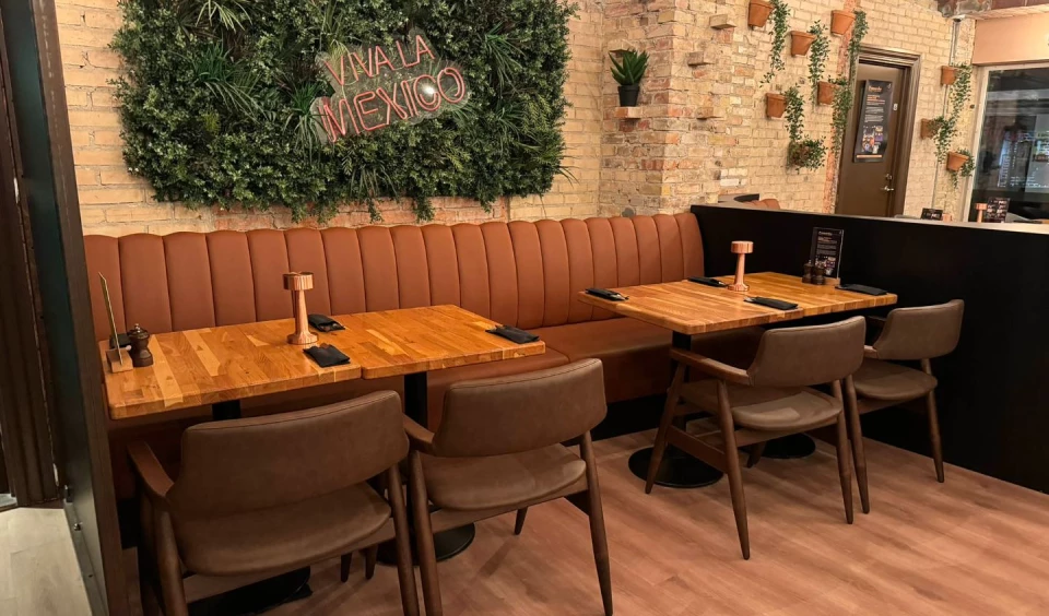 What to Consider When Choosing Fabric for Modular Sofas in Restaurants, Bars, Cafes, or Hotels?