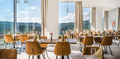 Ergonomiczne krzesła do restauracji. Jakie wybrać odpowiednie?