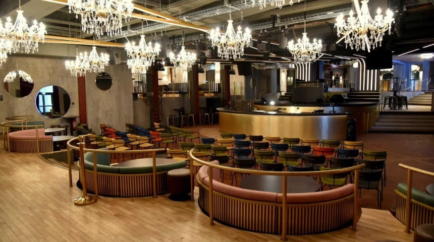 Hotel La Folie Douce w Chammonix