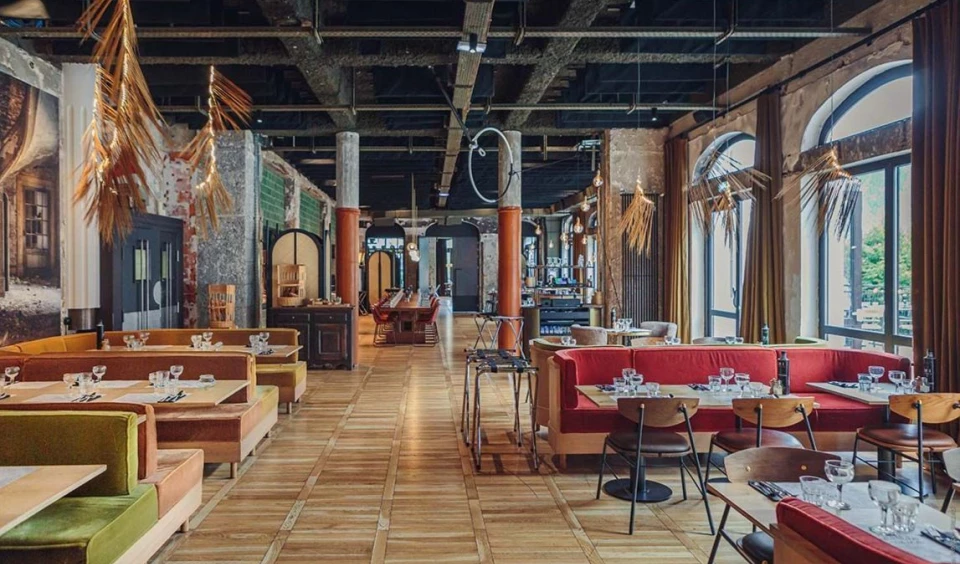 Jak dbać o meble restauracyjne? Porady od ekspertów Demi Co.