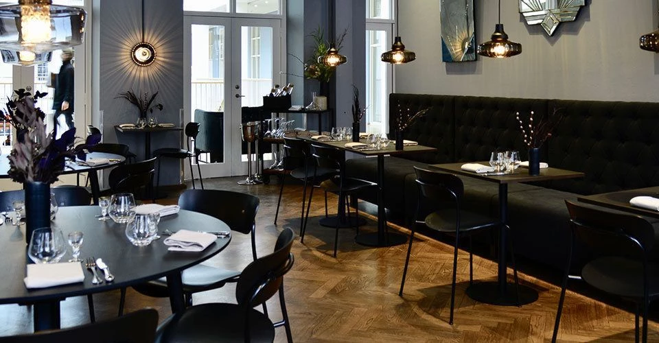 Jak dobrać stół do rodzaju restauracji?