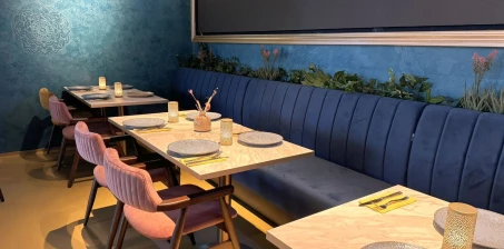 Jak wybrać producenta mebli restauracyjnych?