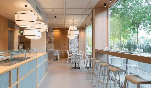 Trendy meblarskie 2025: Jakie style i materiały będą królować w restauracjach?