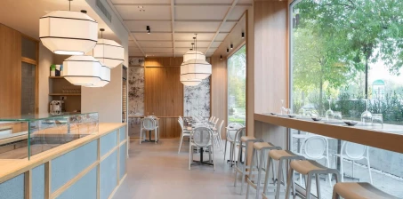 Trendy meblarskie 2025: Jakie style i materiały będą królować w restauracjach?