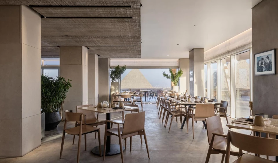 Ergonomic Principles in Choosing Tables for Restaurants